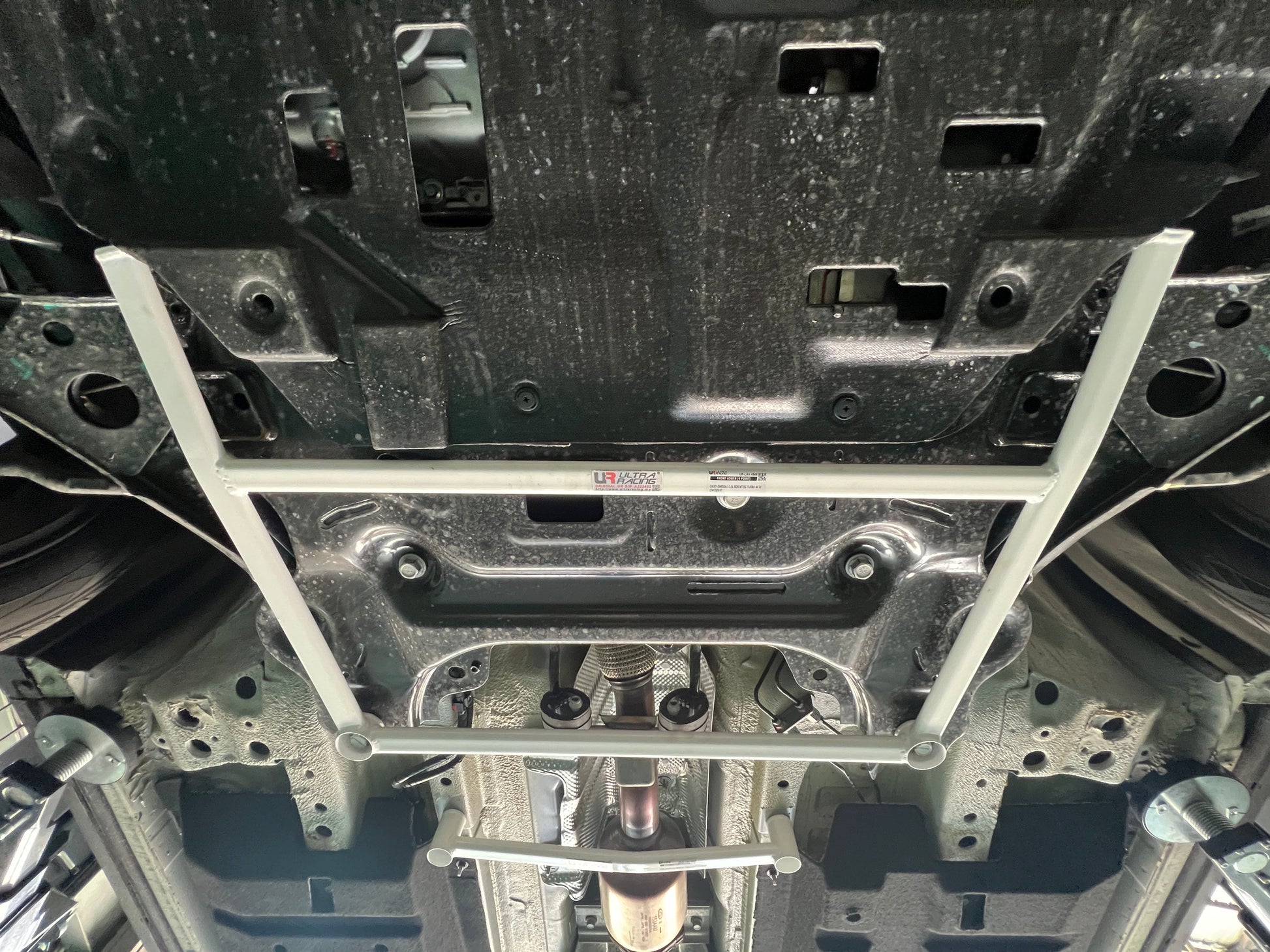 Ultra Racing 3-Point Fender Brace (UR-FD3-715P)