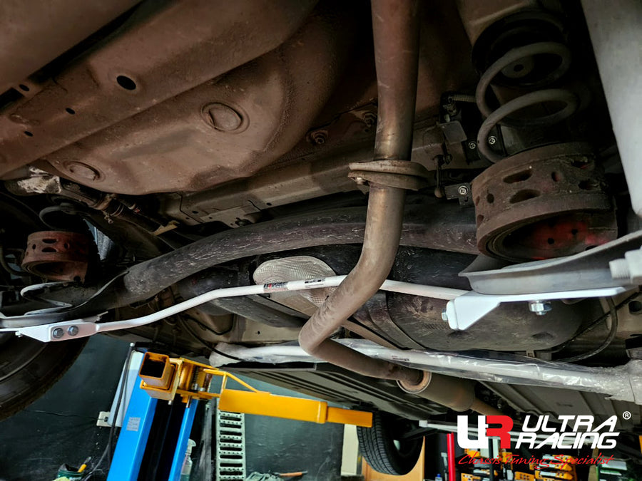 Ultra Racing 3-Point Fender Brace (UR-FD3-715P)